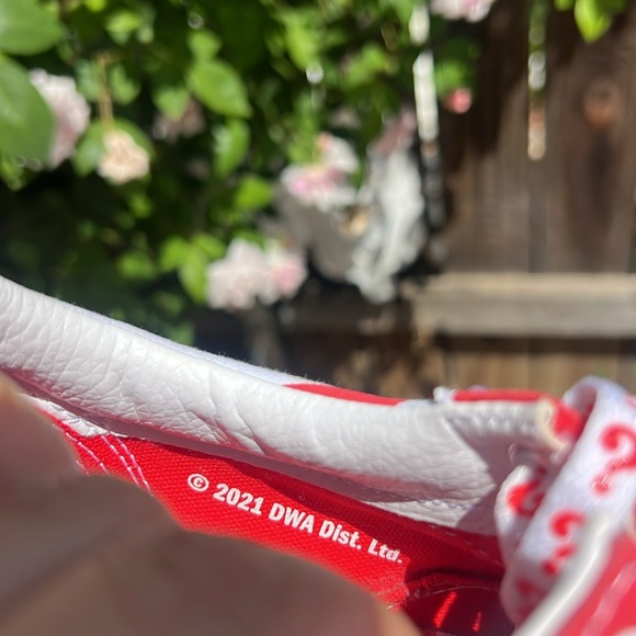 VANS Old Skool X International Stripes Womens Size 8. Where's Waldo Shoes Red - Picture 7 of 17